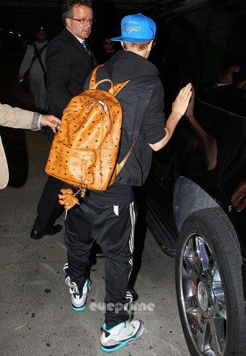 04.12 | Justin Bieber chegando em Miami