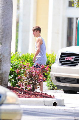 15.04 | Justin Bieber passeando na Florida