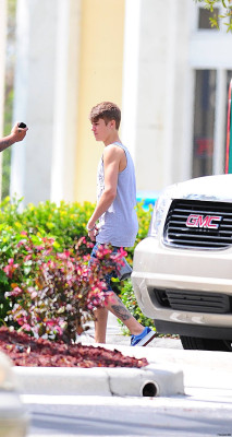 15.04 | Justin Bieber passeando na Florida