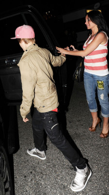 30.03 | Justin Bieber deixando o show do Black Eyed Peas