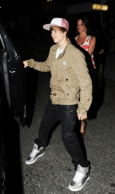 30.03 | Justin Bieber deixando o show do Black Eyed Peas