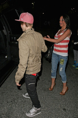 30.03 | Justin Bieber deixando o show do Black Eyed Peas
