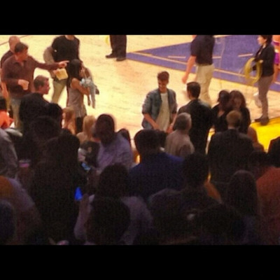 17.04 | Justin Bieber no jogo dos Lakers em Los Angeles