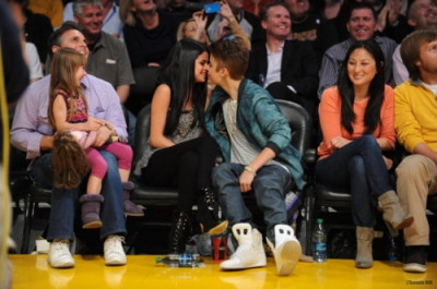 17.04 | Justin Bieber no jogo dos Lakers em Los Angeles