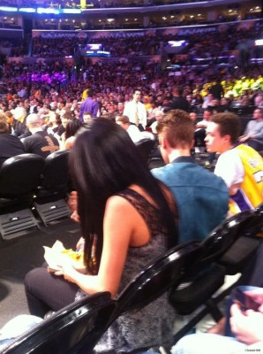 17.04 | Justin Bieber no jogo dos Lakers em Los Angeles