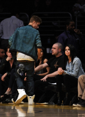 17.04 | Justin Bieber no jogo dos Lakers em Los Angeles