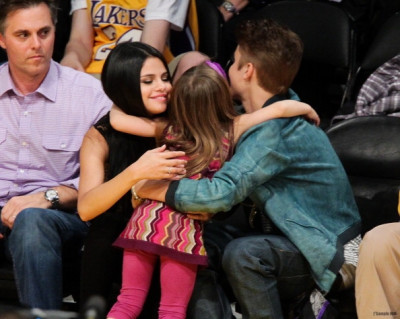 17.04 | Justin Bieber no jogo dos Lakers em Los Angeles