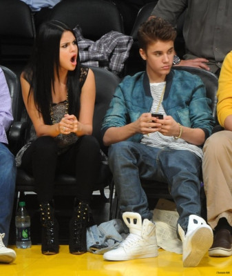 17.04 | Justin Bieber no jogo dos Lakers em Los Angeles