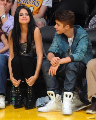 17.04 | Justin Bieber no jogo dos Lakers em Los Angeles