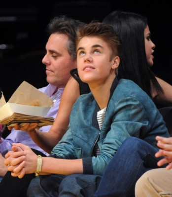 17.04 | Justin Bieber no jogo dos Lakers em Los Angeles