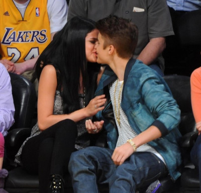 17.04 | Justin Bieber no jogo dos Lakers em Los Angeles