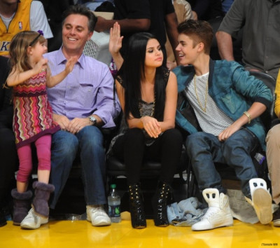 17.04 | Justin Bieber no jogo dos Lakers em Los Angeles