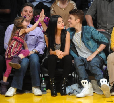 17.04 | Justin Bieber no jogo dos Lakers em Los Angeles