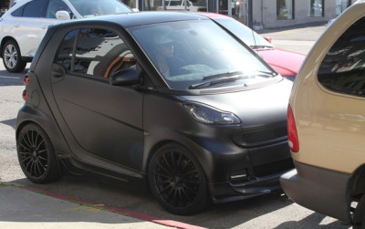 18.04 | Justin Bieber saindo de uma concessionária de motocicletas em West Hollywood, Califórnia