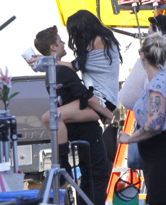 21.04 | Justin Bieber nos bastidores de Boyfriend