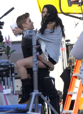 21.04 | Justin Bieber nos bastidores de Boyfriend