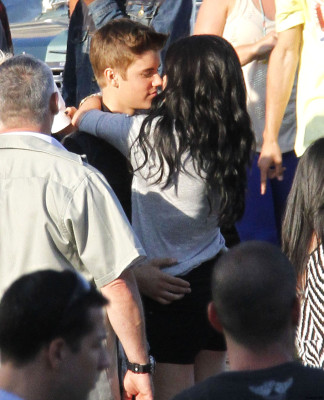 21.04 | Justin Bieber nos bastidores de Boyfriend