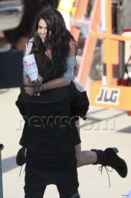 21.04 | Justin Bieber nos bastidores de Boyfriend