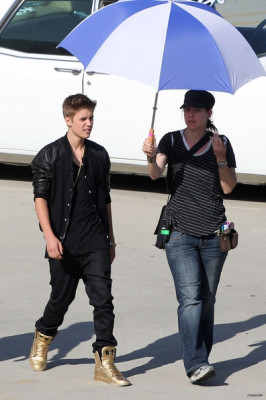 21.04 | Justin Bieber nos bastidores de Boyfriend