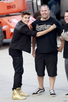 21.04 | Justin Bieber nos bastidores de Boyfriend