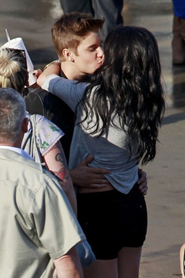 21.04 | Justin Bieber nos bastidores de Boyfriend