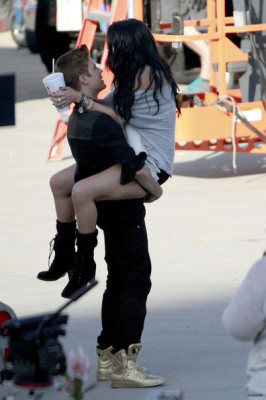 21.04 | Justin Bieber nos bastidores de Boyfriend