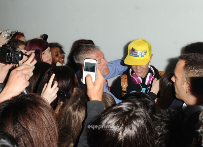 23.04 | Justin Bieber chegando no aeroporto em London