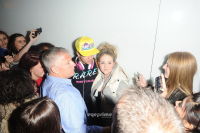 23.04 | Justin Bieber chegando no aeroporto em London