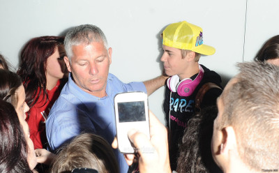 23.04 | Justin Bieber chegando no aeroporto em London