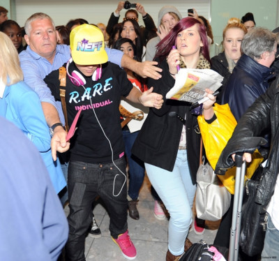 23.04 | Justin Bieber chegando no aeroporto em London
