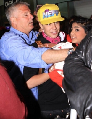 23.04 | Justin Bieber chegando no aeroporto em London