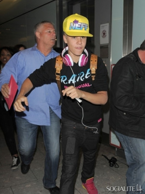 23.04 | Justin Bieber chegando no aeroporto em London