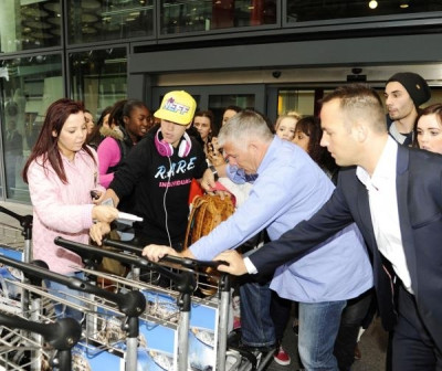 23.04 | Justin Bieber chegando no aeroporto em London