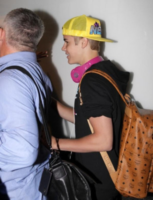23.04 | Justin Bieber chegando no aeroporto em London