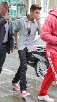 25.04 | Justin Bieber indo para ao estúdio em Londres