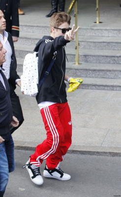 Justin Bieber deixando seu hotel em Londres