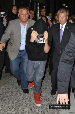 27.04 | Justin Bieber deixando o Fuerza Bruta