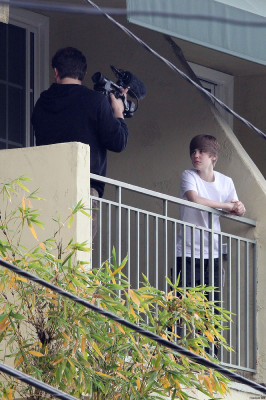 30.03 | Justin Bieber gravando sua participação no "Funny or Die"