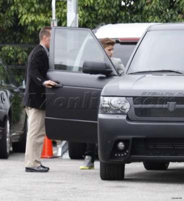 04.02 | Justin Bieber deixando uma sessão de fotos em Los Angeles