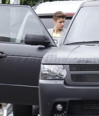 04.02 | Justin Bieber deixando uma sessão de fotos em Los Angeles