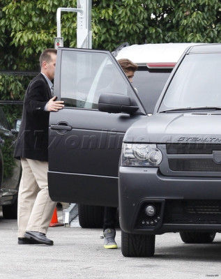 04.02 | Justin Bieber deixando uma sessão de fotos em Los Angeles