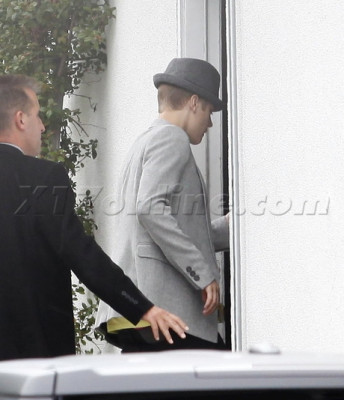 04.02 | Justin Bieber deixando uma sessão de fotos em Los Angeles