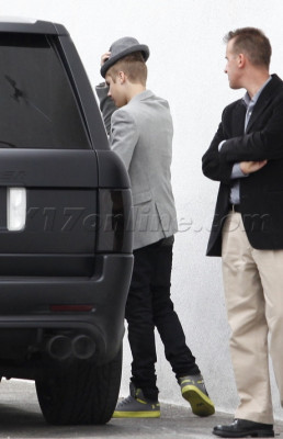 04.02 | Justin Bieber deixando uma sessão de fotos em Los Angeles