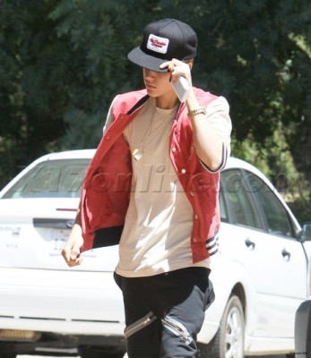 17.05 | Justin Bieber passeando em Los Angeles