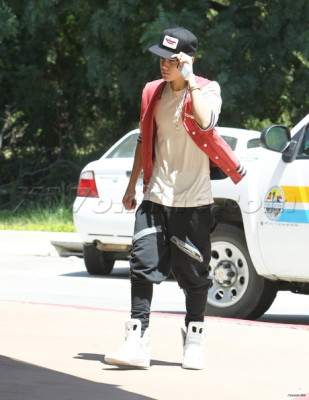 17.05 | Justin Bieber passeando em Los Angeles