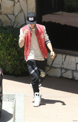 17.05 | Justin Bieber passeando em Los Angeles