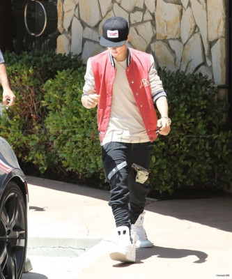 17.05 | Justin Bieber passeando em Los Angeles