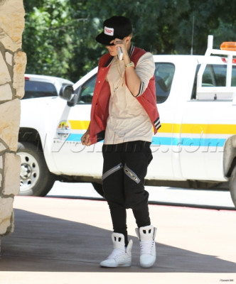 17.05 | Justin Bieber passeando em Los Angeles