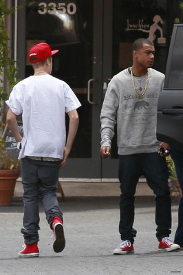 25.05 | Justin Bieber deixando estúdio em Los Angeles