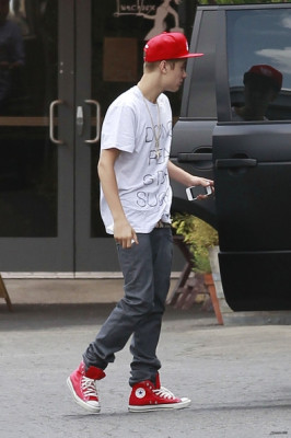 25.05 | Justin Bieber deixando estúdio em Los Angeles